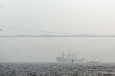 İstanbul Boğazı'nda gemi trafiğine sis engeli