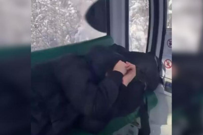 Uludağ'da teleferikte mahsur kalan tatilciler kurtarıldı