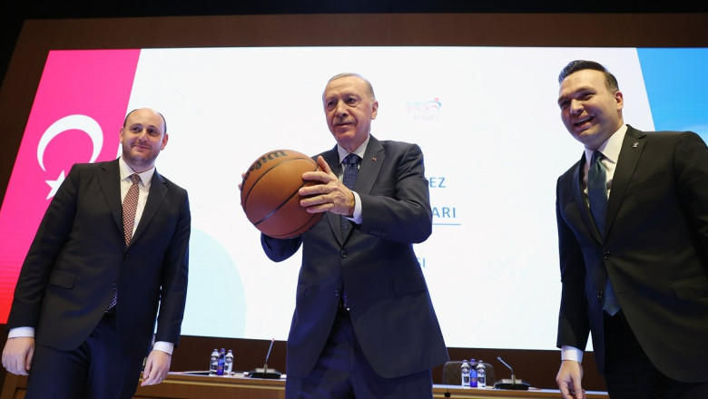 AK Parti Gençlik Kolları'ndan Cumhurbaşkanı Erdoğan'a doğum günü hediyesi