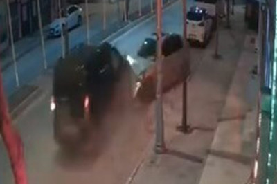Elazığ'da otomobile çarpan hafif ticari aracın sürücüsü kaçtı