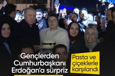 Gençlerden Cumhurbaşkanı Erdoğan'a doğum günü sürprizi