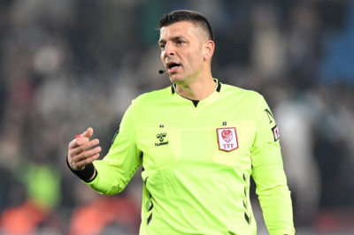 Trabzonspor - Çaykur Rizespor maçının hakemi Ümit Öztürk sakatlandı