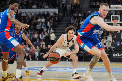 Anadolu Efes evinde Bologna'yı yendi