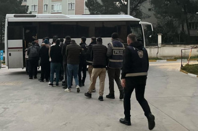 8 İlde Dolandırıcılık Operasyonu: 13 Kişi Gözaltında!