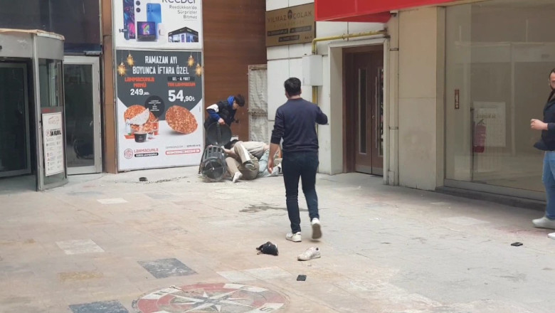 Karabük'te polis merkezinin önünde orak ve bijonla birbirlerine saldırdılar