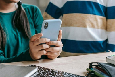 'Öğrencilerin derslerini olumsuz etkiliyor' İsveç'te akıllı telefona yasak!