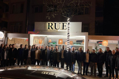 İş İnsanı Sezer Yıldız’dan Dostlarıyla Sahur Buluşması