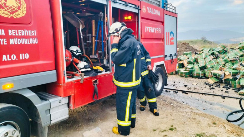 22 Ton Mangal Kömürü Yüklü Tırda Yangın