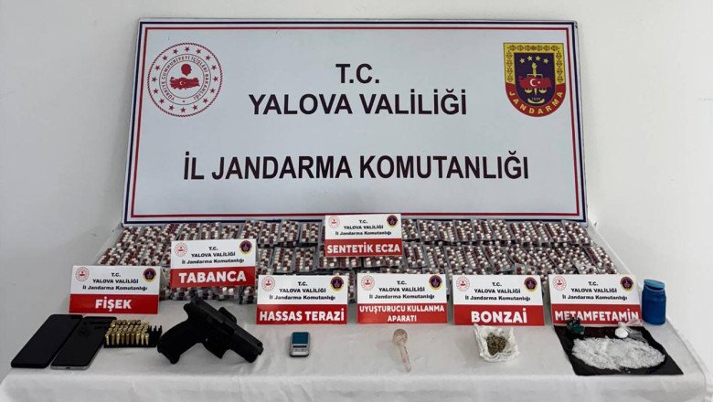 Yalova’da Uyuşturucu Operasyonu: 2.366 Sentetik Ecza Hapı Ele Geçirildi