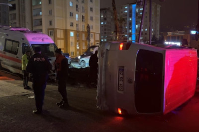 Samsun'da ambulans ile minibüs çarpıştı: 5 yaralı