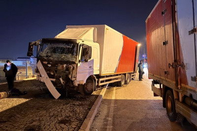 Erzurum'da 6 araca freni tutmayan kamyon çarptı: 5 yaralı