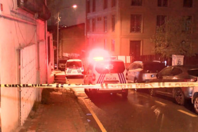 İstanbul Fatih'te polise saldıran şüpheli vurularak etkisiz hale getirildi