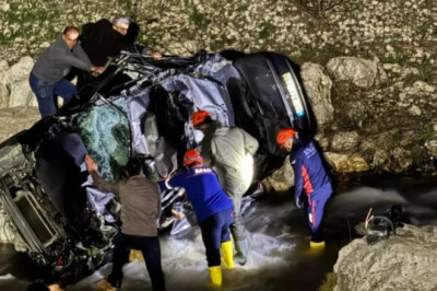 Adıyaman'da otomobil dere yatağına yuvarlandı: 1 ölü