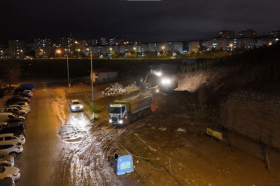 Ankara'da yağmur: İstinat duvarı çöktü