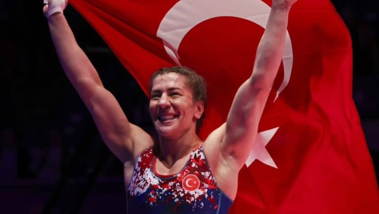 Milli güreşçi Yasemin Adar Yiğit, aktif sporculuk hayatını noktaladı