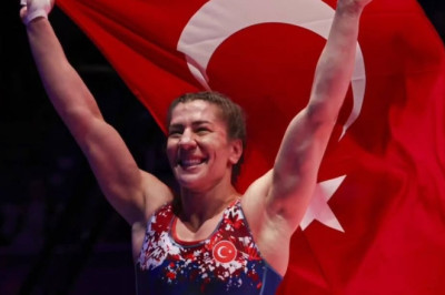 Milli güreşçi Yasemin Adar Yiğit, aktif sporculuk hayatını noktaladı