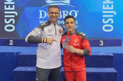 Adem Asil, Dünya Kupası'nın Osijek ayağında altın madalya kazandı