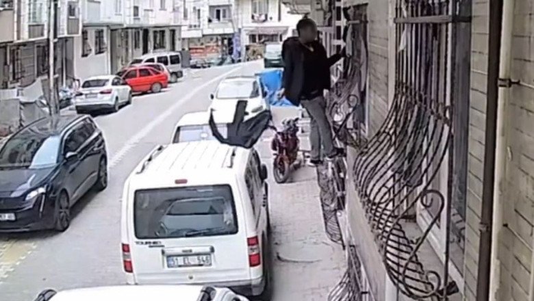 Esenyurt'ta kuruması için asılan çamaşırları çaldı