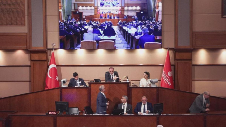 İBB Meclisi, Nuri Aslan başkanlığında ilk kez toplandı