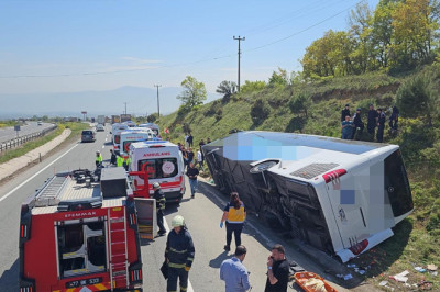 Yalova-Bursa Yolunda Yolcu Otobüsü Devrildi; 1 Ölü 2 Yaralı