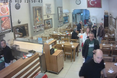 Yalova'da Depremde Restoranda Yaşanan Panik Kamerada