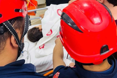 Hatay'da kız çocuğunun beline inşaat demiri saplandı