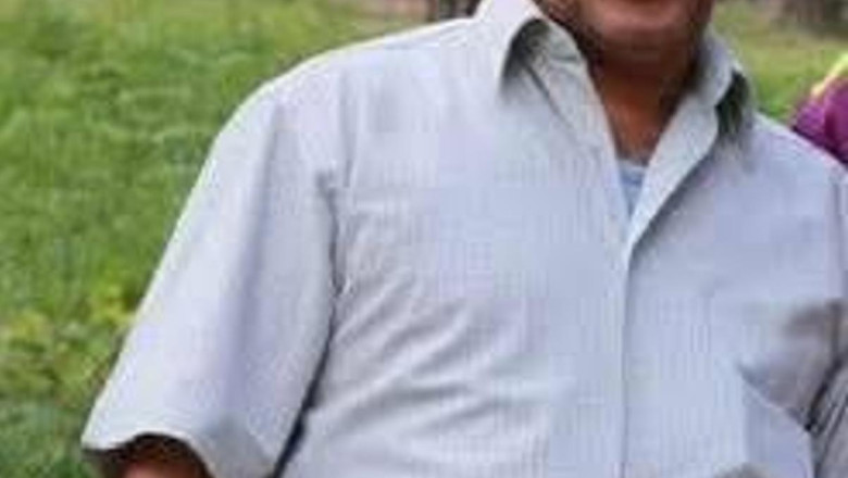 İstanbul - Sultangazi’de tabela takmak için çıktığı aracın üzerinden düşen kişi hayatını kaybetti