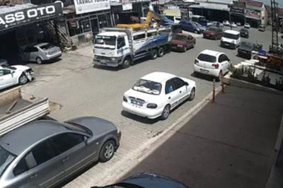 Nevşehir'de freni boşalan kamyon geri kayarak 4 araca çarptı