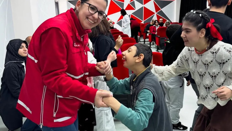 Kızılay gönüllüleri özel öğrencilere unutulmaz anlar yaşattı