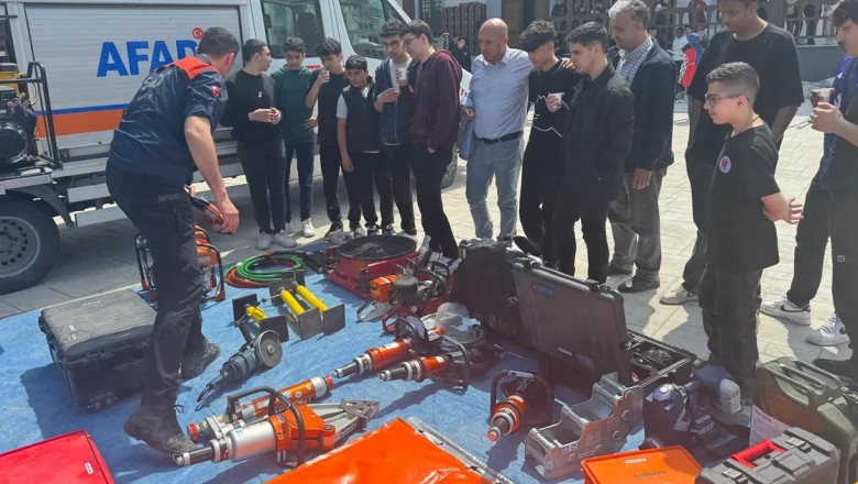 Kızılay’dan öğrencilere afet bilinci eğitimi