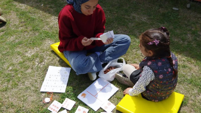 Minik öğrencilere doğada harita okuma eğitimi