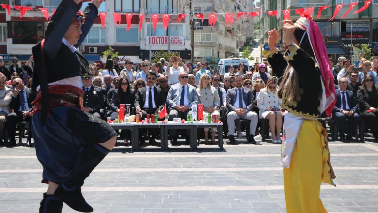 19 Mayıs Coşkusu Çınarcık’ta Cumhuriyet Meydanı’nı şenlendirdi