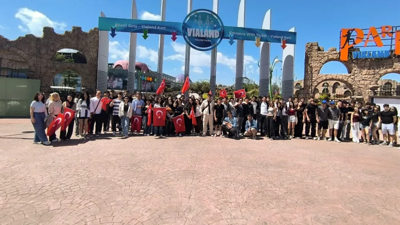 Çiftlikköy Belediyesi’nden YKS adaylarına Vialand gezisi
