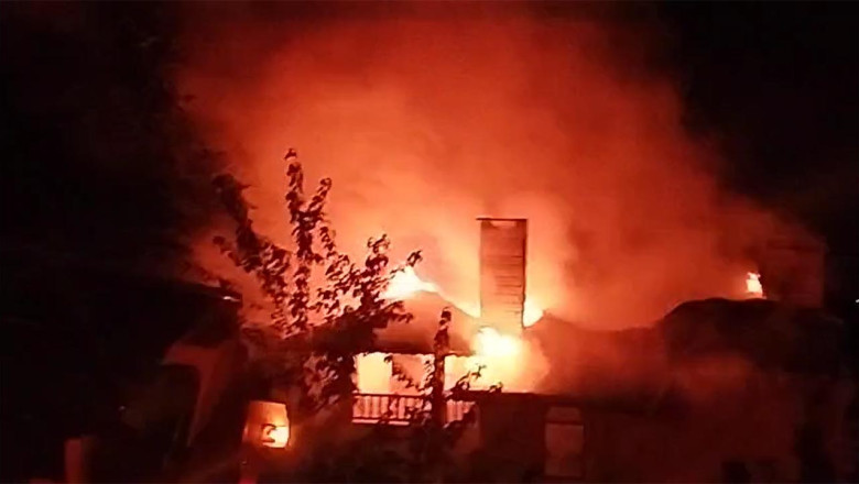 Mangal ateşi 3 katlı binayı yaktı
