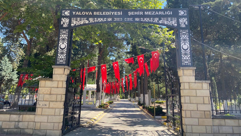 Mezarlıkta Dikkat Çeken İşaretler