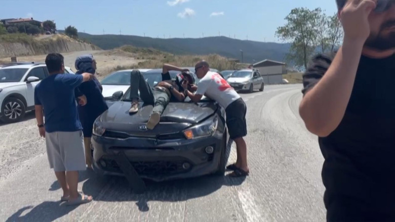 Yalova'da motosikletle otomobil çarpıştı: 1 yaralı