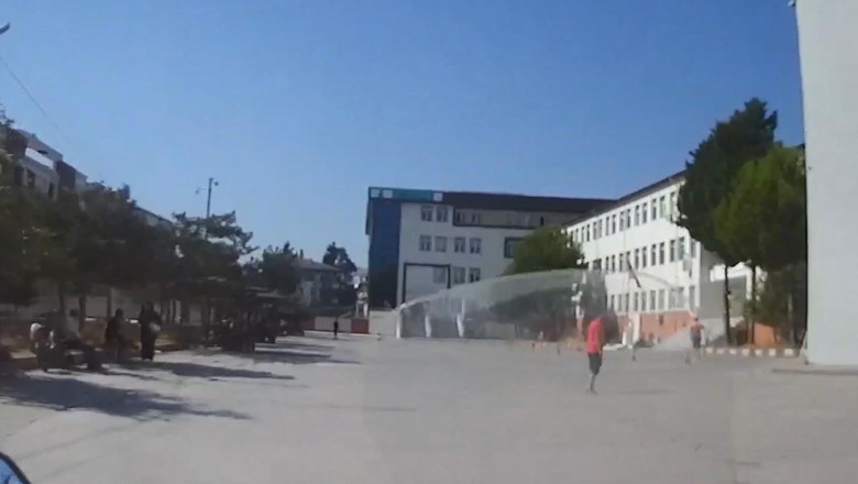 Yalova Polisi Geç Kalan Öğrencilerin İmdadına Yetişti