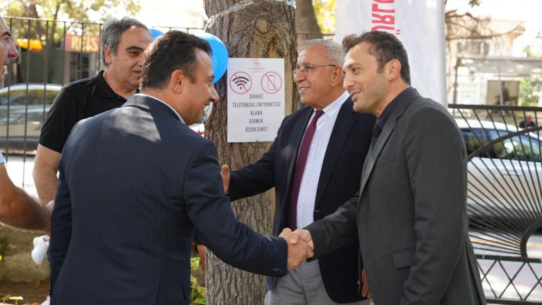 Halk Sağlığı Haftası’nda Gençlere “Dijital Dünyanı Yönet, Hayatı Kaçırma” Mesajı!