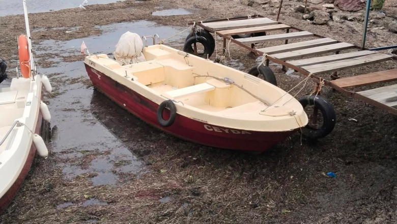 Liman Kumla Doldu, Tekneler Mahsur