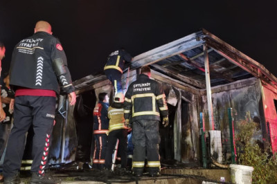 Yalova’da Konteyner Kentte Yangın: Bir Konteyner Küle Döndü
