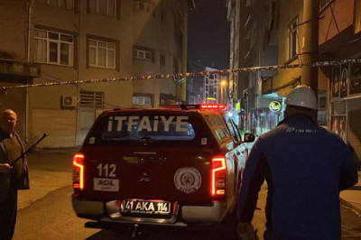 SON DAKİKA | Gebze’de yıkılan binanın yakınındaki bir binada çatlaklar oluştu