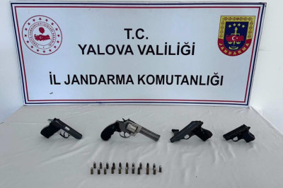 Ruhsatsız Silahlarla Yakalandı