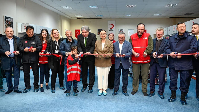 Yalova Üniversitesinde Türk Kızılay Butik Mağazası Açıldı