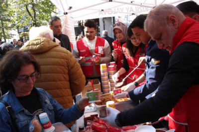 Yalova'da Şehitlerin Ruhu İçin Helva Dağıtıldı