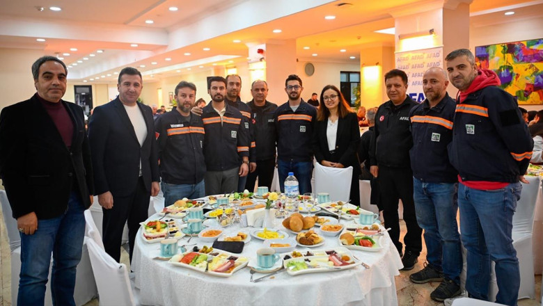 Vali Kaya, AFAD Gönüllüleriyle Kahvaltıda Buluştu