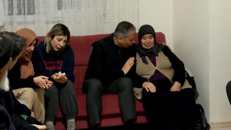 Bakan Yerlikaya, Yalova’da Şehit Polis Yasin Koçyiğit’in Ailesini Ziyaret Etti