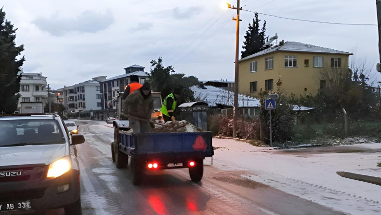 Çiftlikköy Belediyesi Ekiplerinden Kar Mesaisi