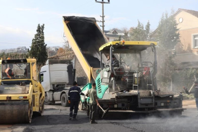 ALİ ŞENER CADDESİ’NDE ASFALT ÇALIŞMASI BAŞLATILDI
