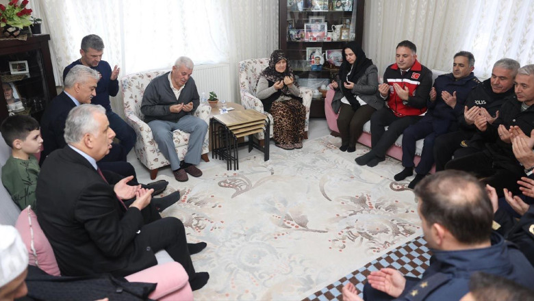 Vali Makas, Yalova’da Şehit Olan Polis Memurunun Ailesini Ziyaret Etti