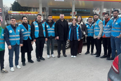 AK Parti Gençliği İftar Vaktinde Sahadaydı